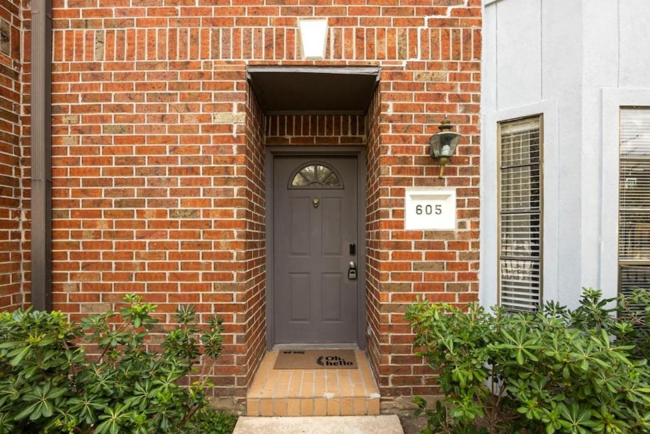 Montrose Walk To 50 Restaurants 1mile 2 Downtown Holiday home *